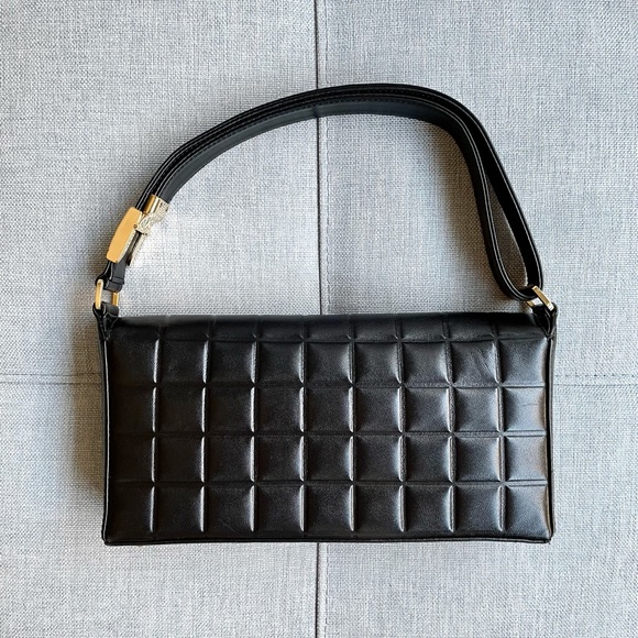 Chanel Vintage Chocolat Black Leather Shoulder Bag - Picture 3 of 8